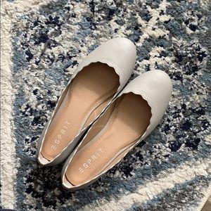 New! Never worn 9.5 Scallop Flats